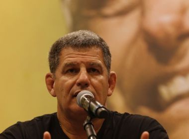 Presidente do PSL nega ações de empresas no WhatsApp e ataca Haddad