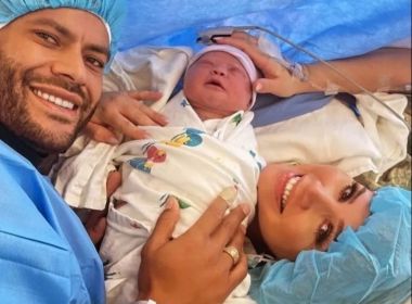 Hulk comemora o nascimento de Zaya, sua filha com Camila Ângelo