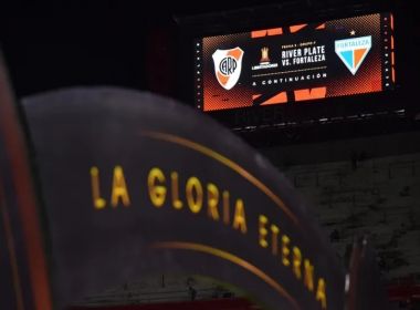 Conmebol pune River por atos racistas contra torcida do Fortaleza