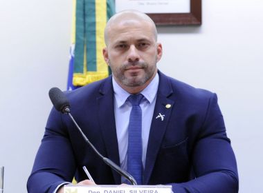 Tornozeleira de Daniel Silveira continua descarregada, e secretaria do DF pede devolução