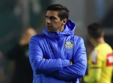 Abel evita empolgação com Palmeiras perto da ponta e pede troca de árbitro
