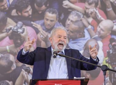 Lula diz que PSDB 'acabou' e ironiza 'golpe de Bolsonaro' em evento na PUC-SP