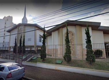 Demitido por igreja diz que foi alvo de homofobia; Justiça manda reintegrar