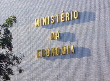 Governo bloqueia R$ 8,7 bi do Orçamento e coloca em xeque aumento para servidores