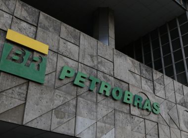 Governo pressiona Petrobras para segurar preços até aprovação de projeto do ICMS