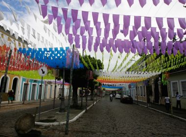 São João na Bahia tem festas, fuga para o interior e reencontros de famílias