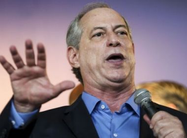 Ciro Gomes chega a Fortaleza, mas não fala com a imprensa