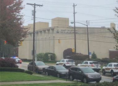 Atirador deixa ao menos quatro mortos em sinagoga nos Estados Unidos