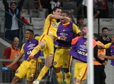 Com camisa amarela, Atlético-PR sinaliza pela 2ª vez apoio a Bolsonaro