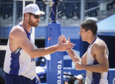 Alison e Álvaro Filho reatam dupla de vôlei de praia 1 ano após separação