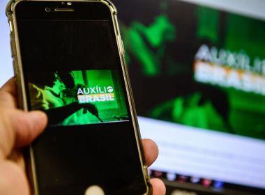 Bolsonaro diz que Auxílio Brasil de R$ 600 em 2023 depende de nova PEC