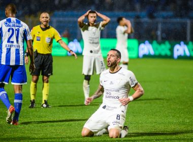 Renato Augusto brilha em volta ao Corinthians e vira alento em semana-chave