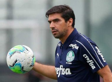 Abel ouve psicóloga do Palmeiras ao fazer bilhete com campinho para atletas