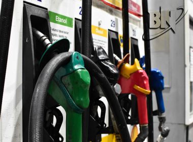 Mesmo após corte, gasolina segue mais cara no Brasil do que no exterior