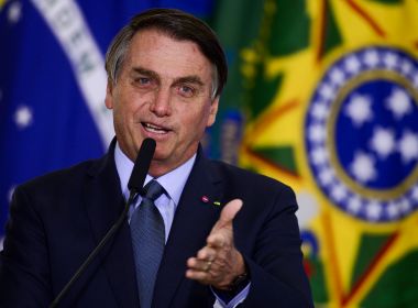 Bolsonaro muda discurso sobre uso de dinheiro vivo na compra de imóveis