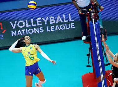 Jogadora de vôlei é afastada após ser diagnosticada com tumor no estômago