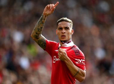 Estreia de Antony rende elogios, aplausos de CR e expectativa em Manchester