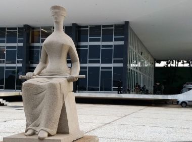 Ministros do STF veem Bolsonaro focado em eleição e contido em ataques contra tribunal