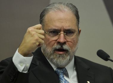Aras diz que declaração da PGR sobre possíveis crimes de Bolsonaro ocorrerá nos autos