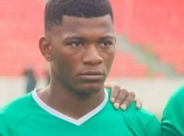 Jogador de 23 anos morre após desmaiar durante treino com seleção