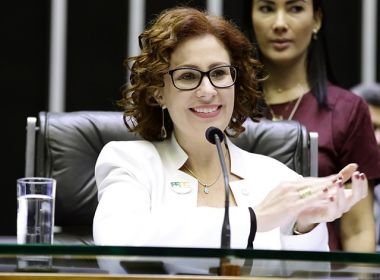 Justiça ordena que Carla Zambelli exclua publicações contra Vera Magalhães