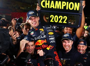 Verstappen é bicampeão da F1 em temporada incontestável