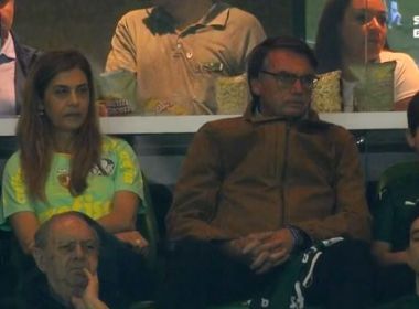 Entre vaias, xingamentos, aplausos e gritos de 'mito', Bolsonaro vê jogo do Palmeiras