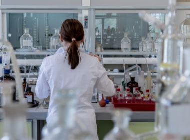 China proíbe pesquisadores de continuar testes de edição de genes em humanos