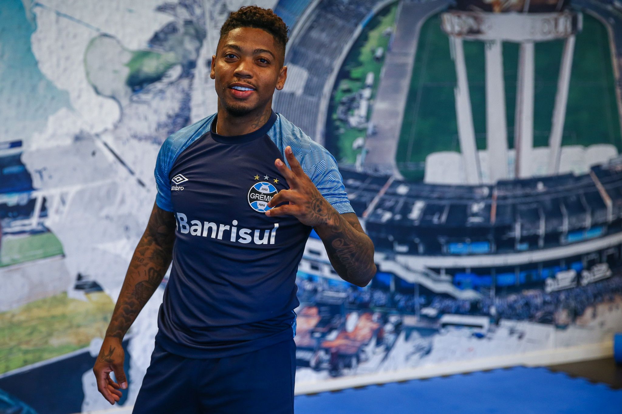 Resultado de imagem para Esporte - Marinho incomoda gremistas por se oferecer ao Fla e pode ser negociado