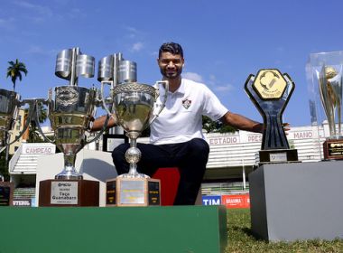 Presidente do Fluminense confirma saída de Gum e promete homenagem