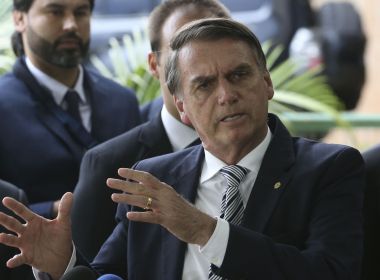 Bolsonaro promete decreto para liberar posse de arma a pessoas sem ficha criminal