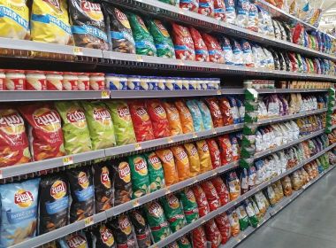 Indústria de alimentos teme prejuízo com nova rotulagem que indica alertas