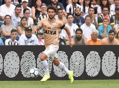 São Paulo oferece R$ 5 mi e mais um atleta por Victor Ferraz, mas Santos quer revelação