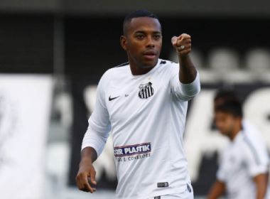 Robinho reclama de torcedores modinhas e questiona ex-presidente do Santos