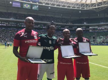 Zé Roberto se despede do futebol em jogo de 12 gols ao lado de ídolos