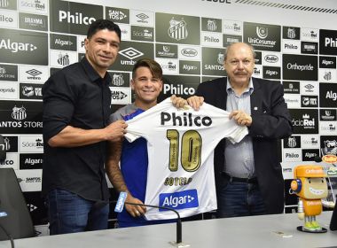 Soteldo é apresentado como 'pequeno polegar' e recebe camisa 10 do Santos