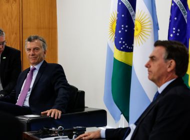 Ao lado de Bolsonaro, Macri diz que Maduro é ditador que quer se perpetuar no poder
