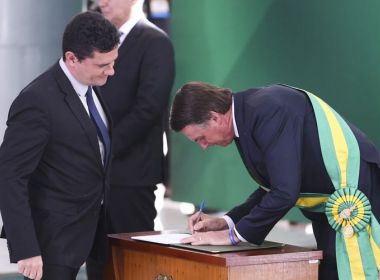 Bic aguarda a volta às aulas para faturar com Bolsonaro