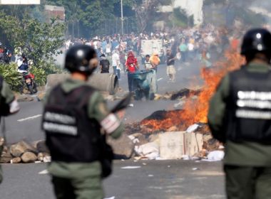 Venezuela vive noite violenta; são 14 mortos desde o início dos protestos