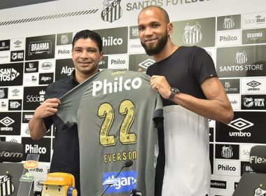 'É um dos maiores do mundo', diz Everson na apresentação ao Santos