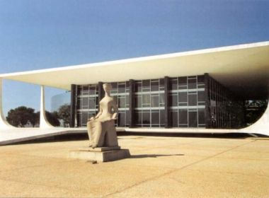 STF suspende queixa-crime contra Bolsonaro por defender 'fuzilar petralhada'