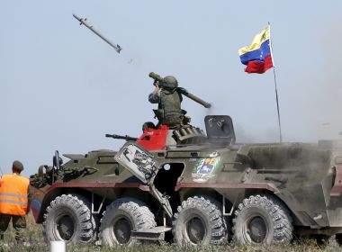 Após desertar, dois membros da Guarda Nacional venezuelana pedem refúgio ao Brasil