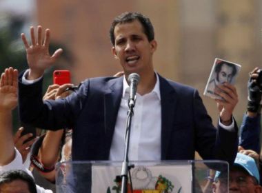 Guaidó diz que não descarta pedir intervenção militar estrangeira na Venezuela