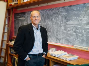 Astrônomo Marcelo Gleiser ganha 'Nobel' do diálogo da ciência com espiritualidade