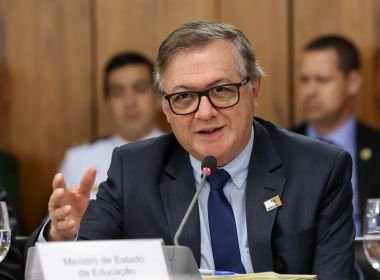 Com enfraquecimento de Vélez, ala militar quer tenente no comando do MEC