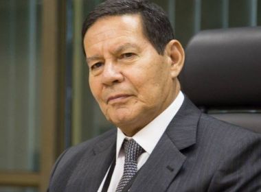 Mourão deveria renunciar e ir para a oposição, diz ex-estrategista de Trump