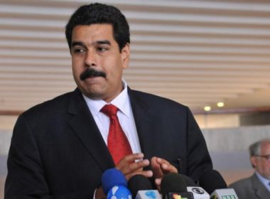 Maduro faz marcha com militares para reafirmar lealdade das tropas