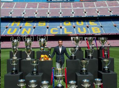 Xavi Hernández anuncia aposentadoria e iniciará carreira como treinador