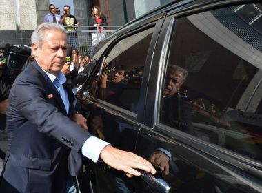 Ex-ministro José Dirceu se entrega à PF para cumprir nova pena na Lava Jato