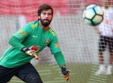 Diretor da Roma confirma venda de Alisson ao Liverpool e elogia o goleiro